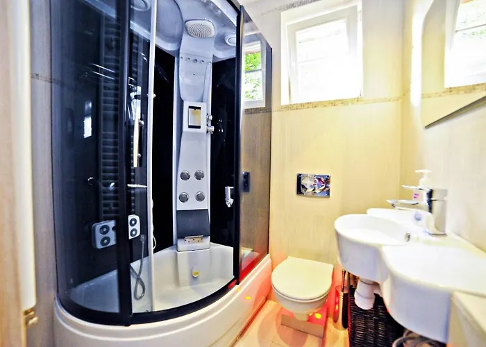 Апартаменти Grand - Malibu - Located 5 Minutes From The Sea